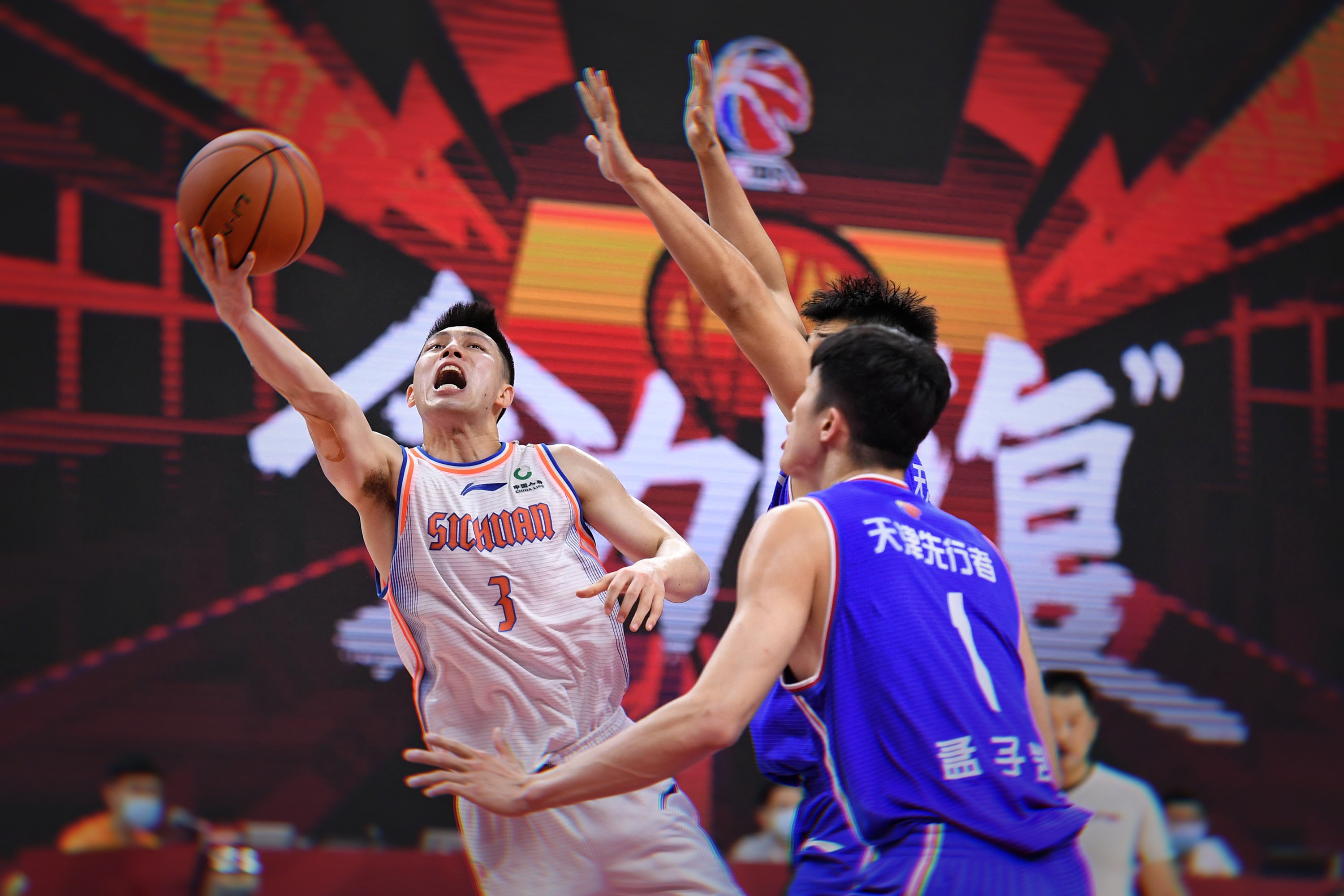 关于鹈鹕队新援表现抢眼，助球队再下一城的信息